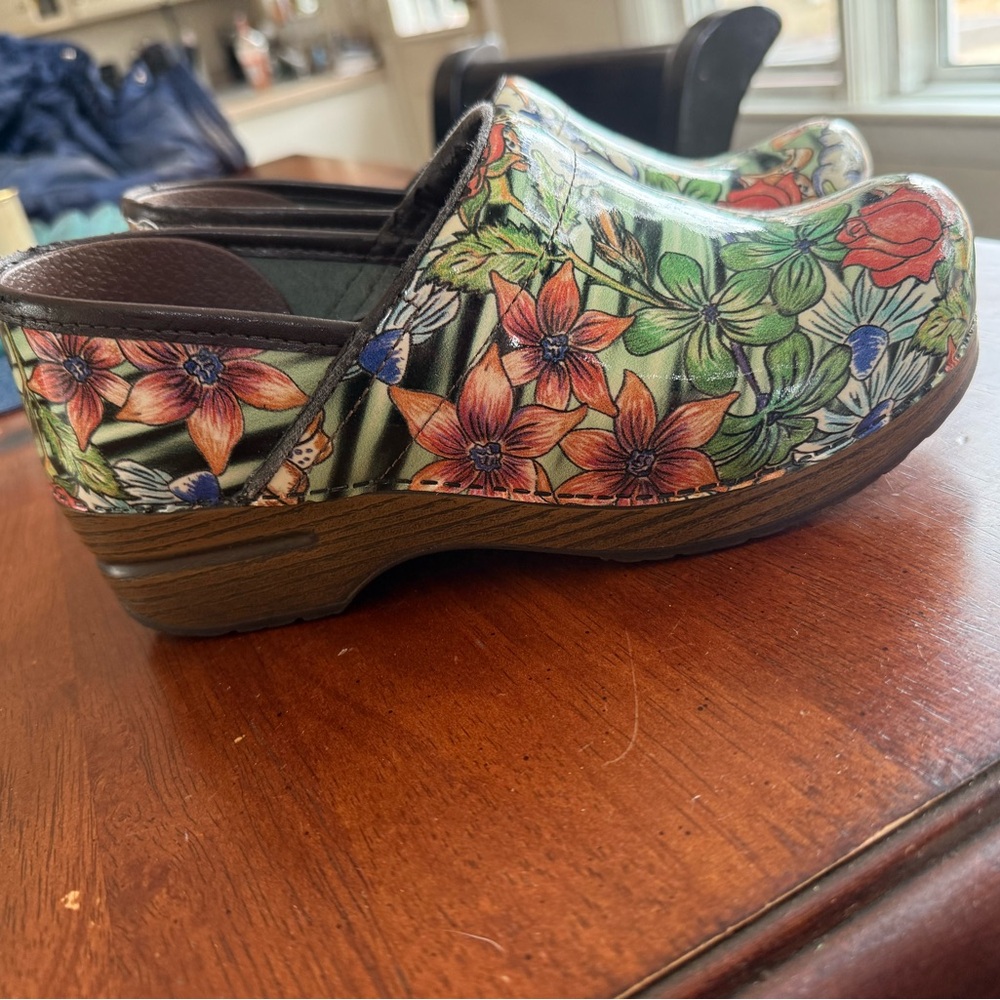 Very Gently Preowned/Excellent Condition Floral Dansko Clogs - Picture 9 of 15